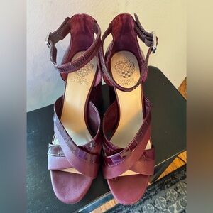 Vince Camuto Gruelie Platform Sandal Cranberry Deep Plum Croc Print size 9.5 M